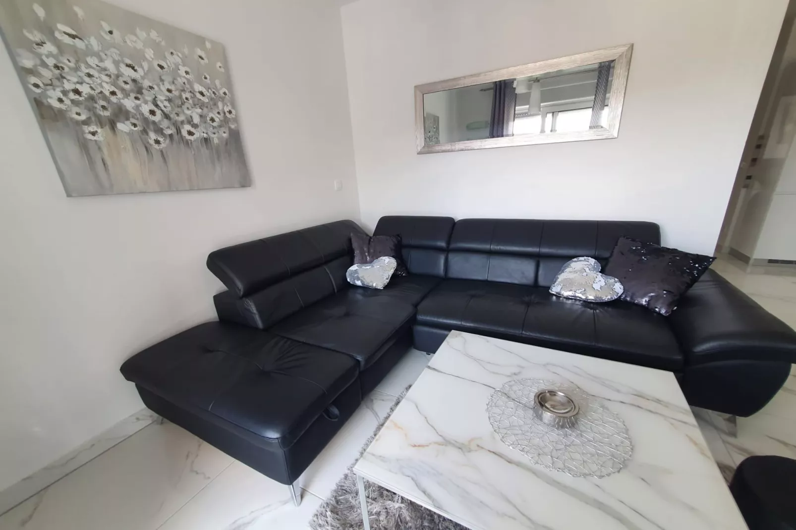 Kastel Novi Elegant and Stylish Apartment with Terrace and Patio - Two Bedroom Apartment with Terrace-Woonkamer