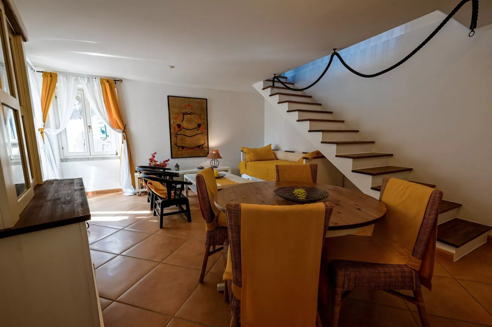 Sleek and Trendy Downtown Apartment - One Bedroom Apartment-Woonkamer