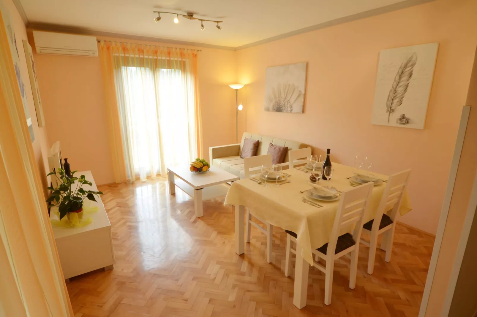 Coastal Breeze Apartment in Rovinj-Woonkamer