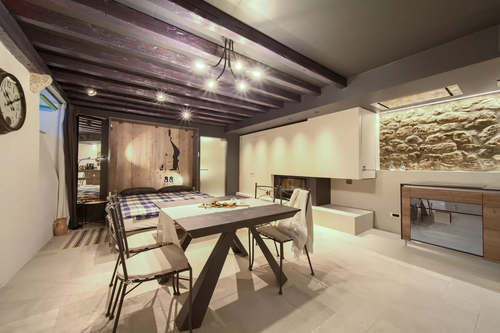 Vibrant and Elegant Downtown Krk Apartments - Studio Apartment (owner 1)-Slaapkamer