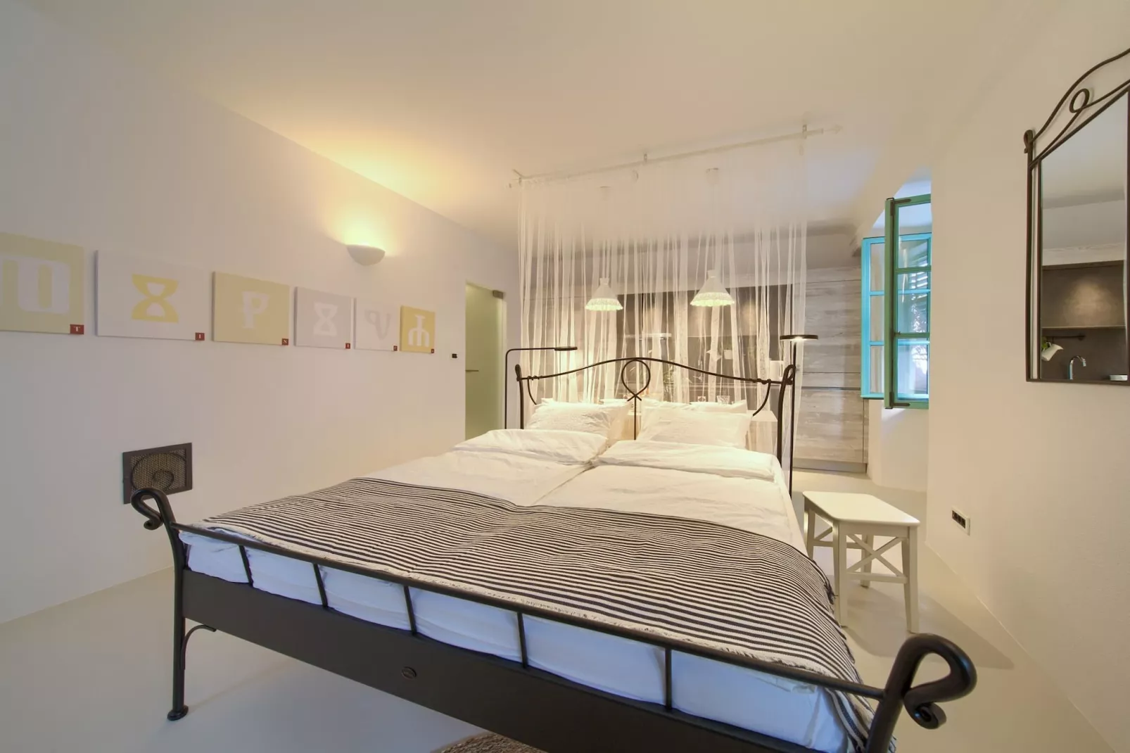 Vibrant and Elegant Downtown Krk Apartments - Classic Studio Apartment (owner 2)-Slaapkamer