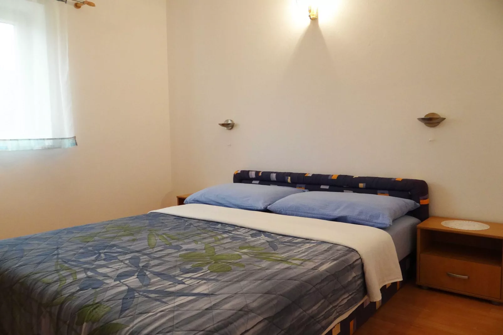 Bright Krk Apartment with Balcony and Beach Proximity - One Bedroom Apartment-Slaapkamer