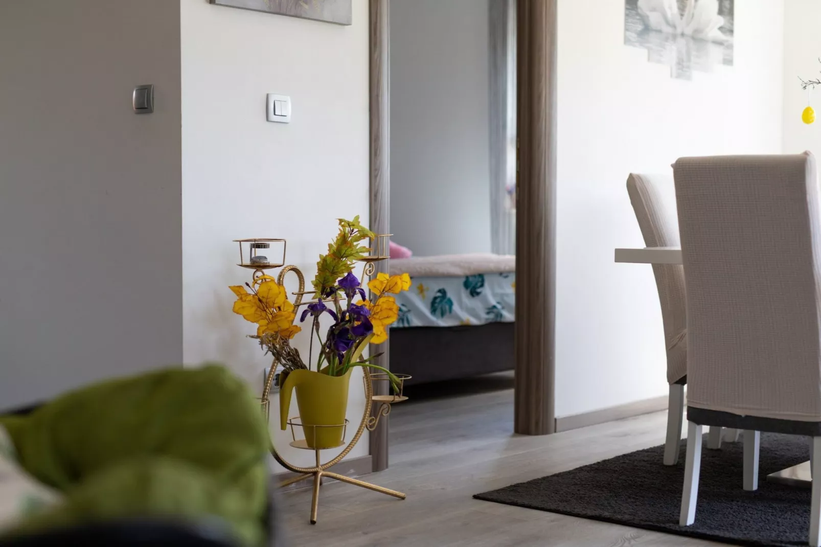 Trendy and Chic Apartment with Terrace and Private Garden - One Bedroom Apartment-Eetkamer