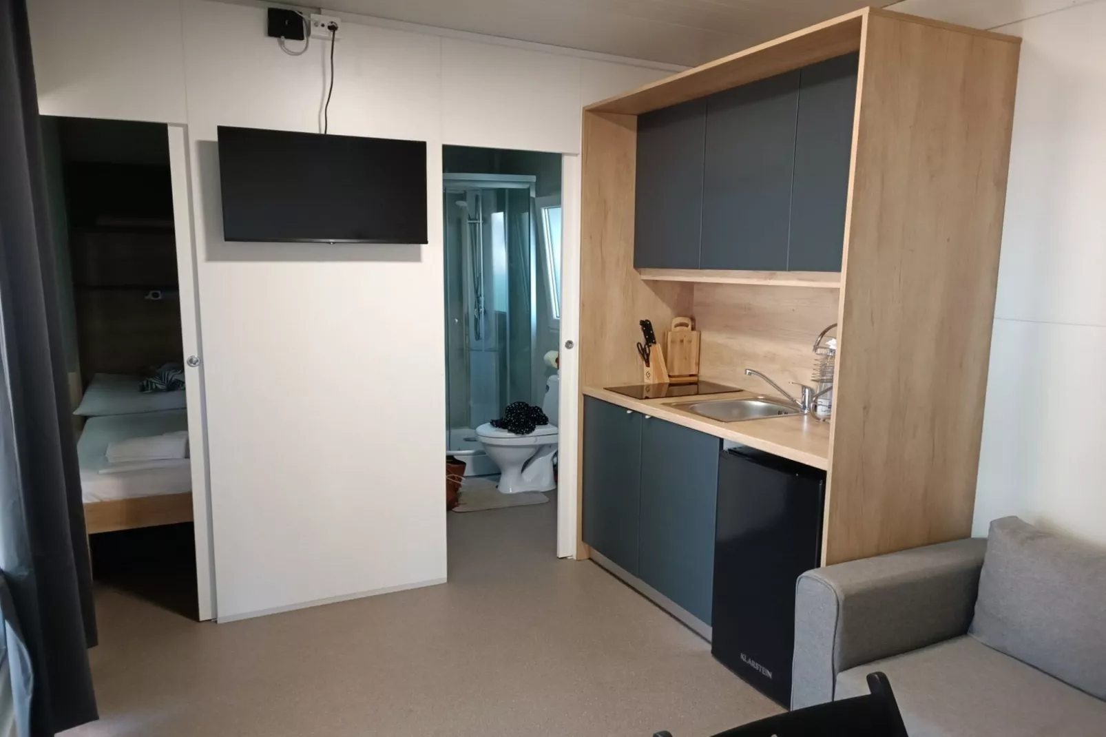 Comfort Two Bedroom Mobile Homes Pirovac - Classic Two Bedroom Mobile Home with Sea View and Terrace-Keuken