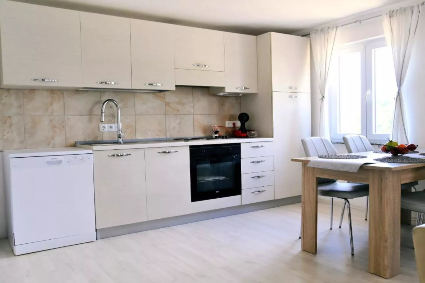 Holiday Home Mumy - Four Bedroom Holiday Home with Pool-Keuken