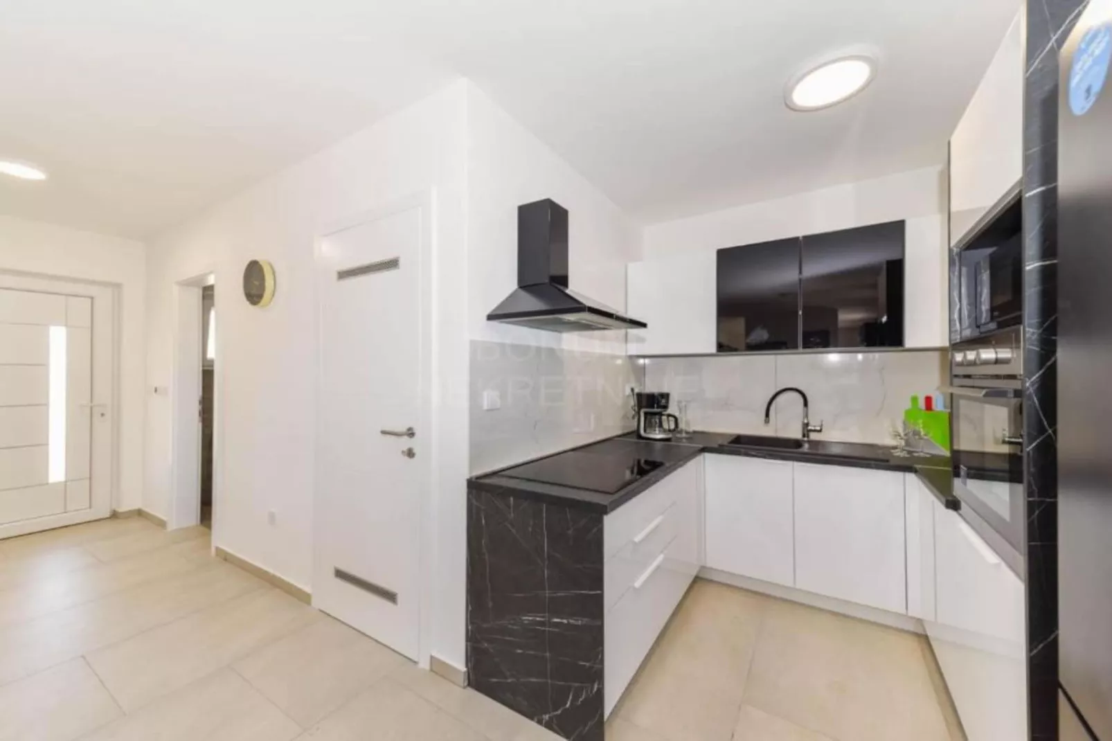 Villa Sunrise with Outdoor Pool - Four Bedroom Villa with Pool-Keuken