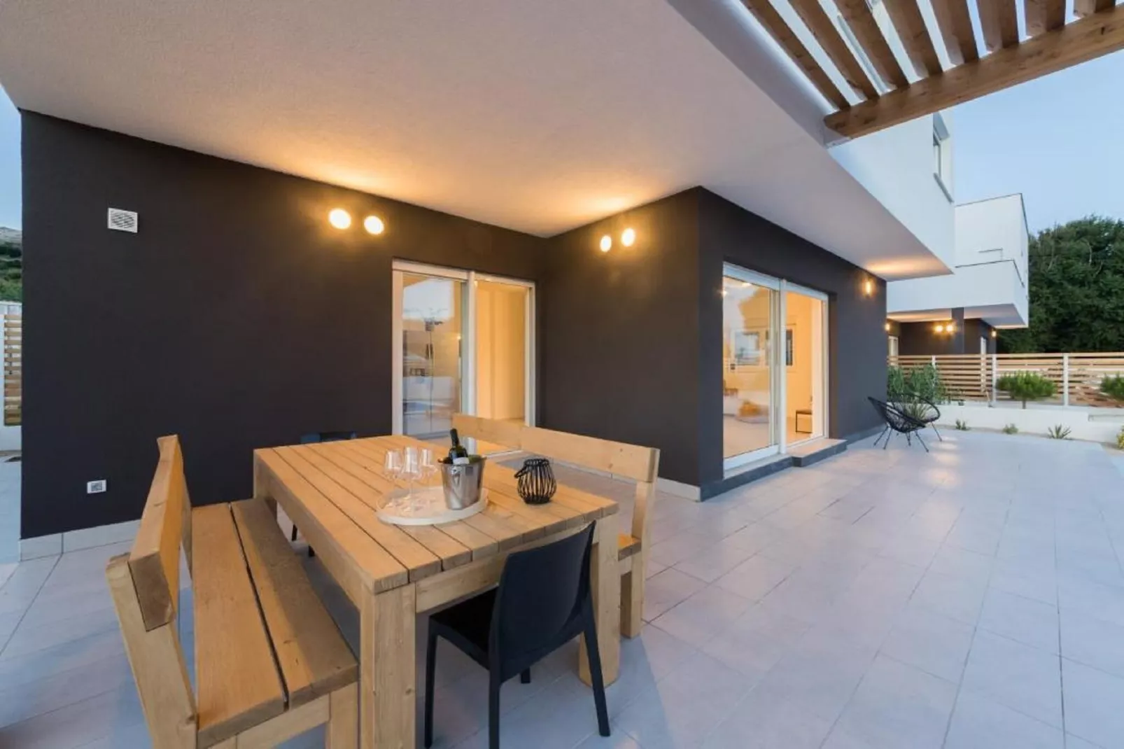Luxury Villas Bellavista - Four Bedroom Villa with Pool (Villa 2)-Eetkamer