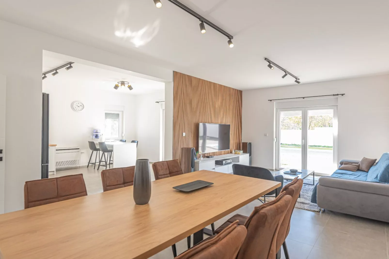 Holiday Home Iva - Three Bedroom  Holiday Home-Woonkamer