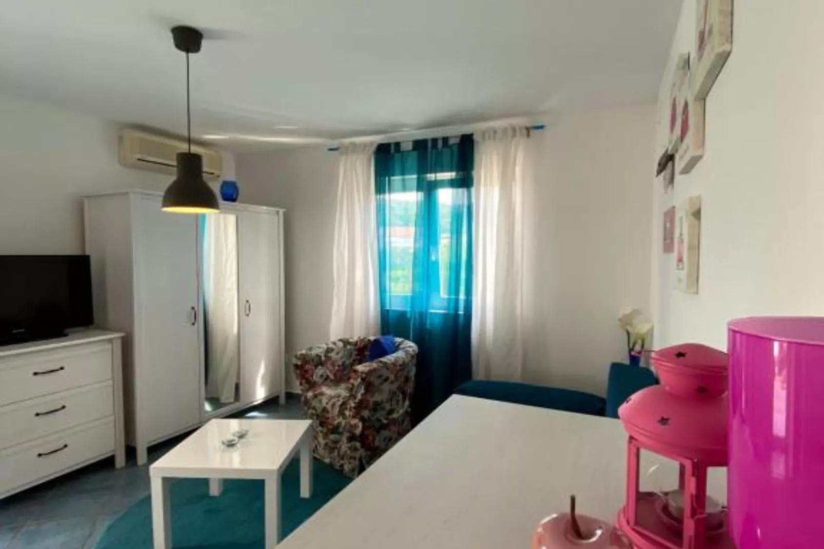 Apartments Lara Rab - One Bedroom Apartment with  Balcony-Woonkamer