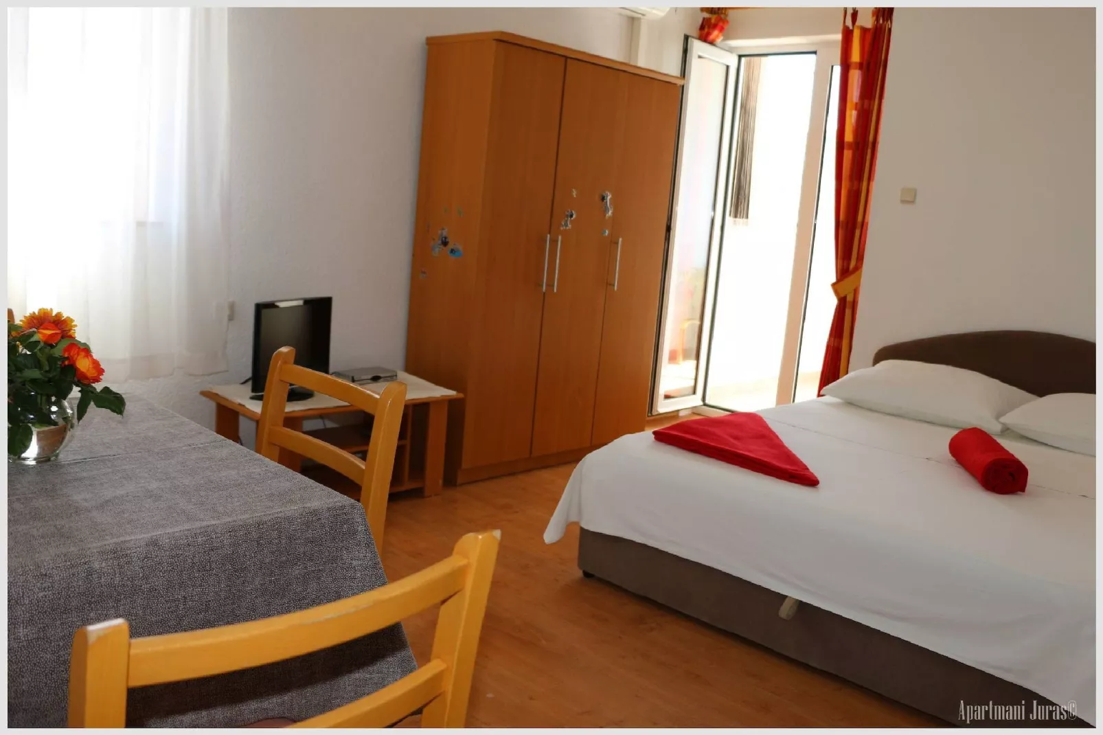 Apartments Juras - Studio Apartment with Loggia (Ana)-Slaapkamer