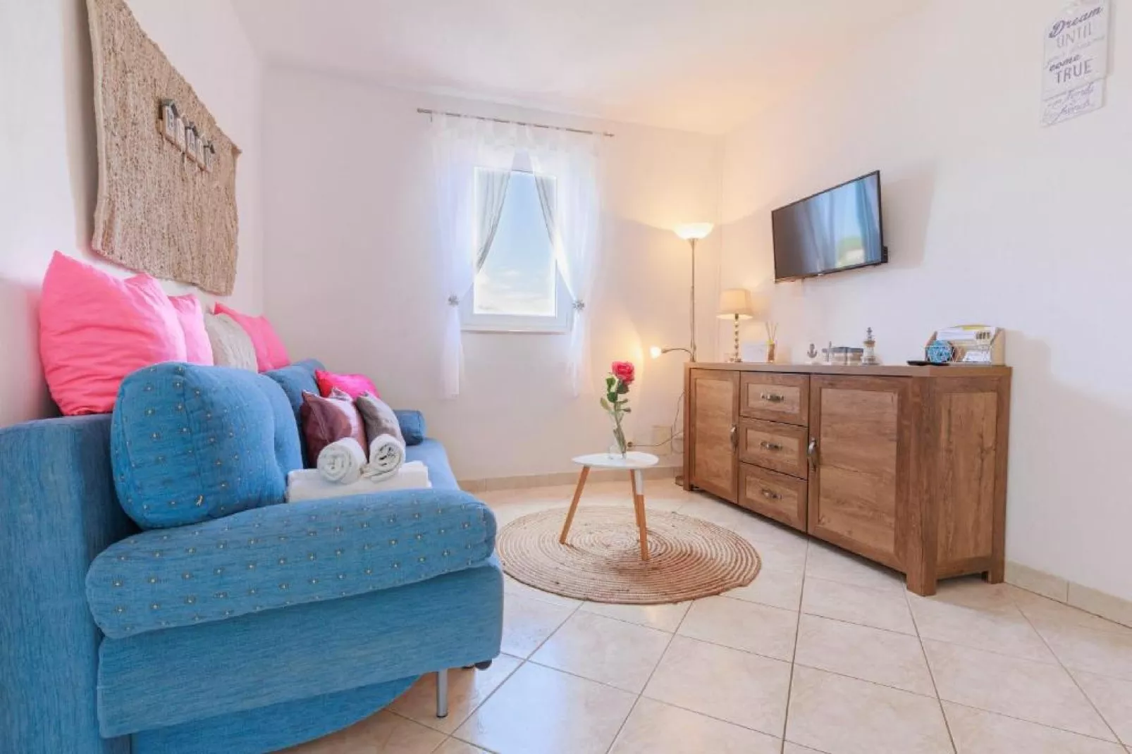 Lumbarda Resort Apartments -Comfort One Bedroom Apartment  E8-Woonkamer