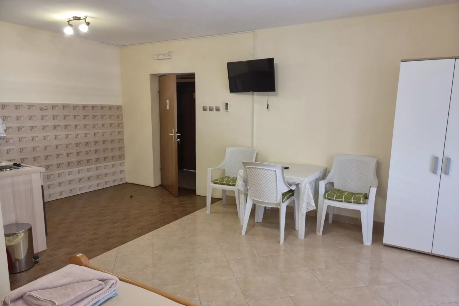Apartments Željka - Studio Apartment with Terrace and a sea view (2)-Keuken