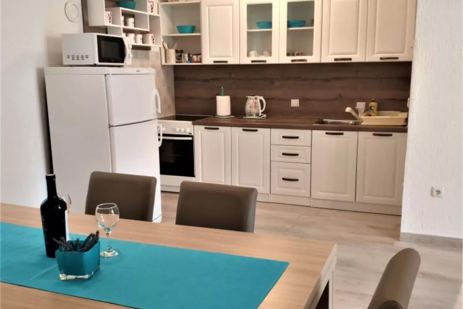 Apartments Dea & Paula - Standard Two Bedroom Apartment with Terrace-Keuken