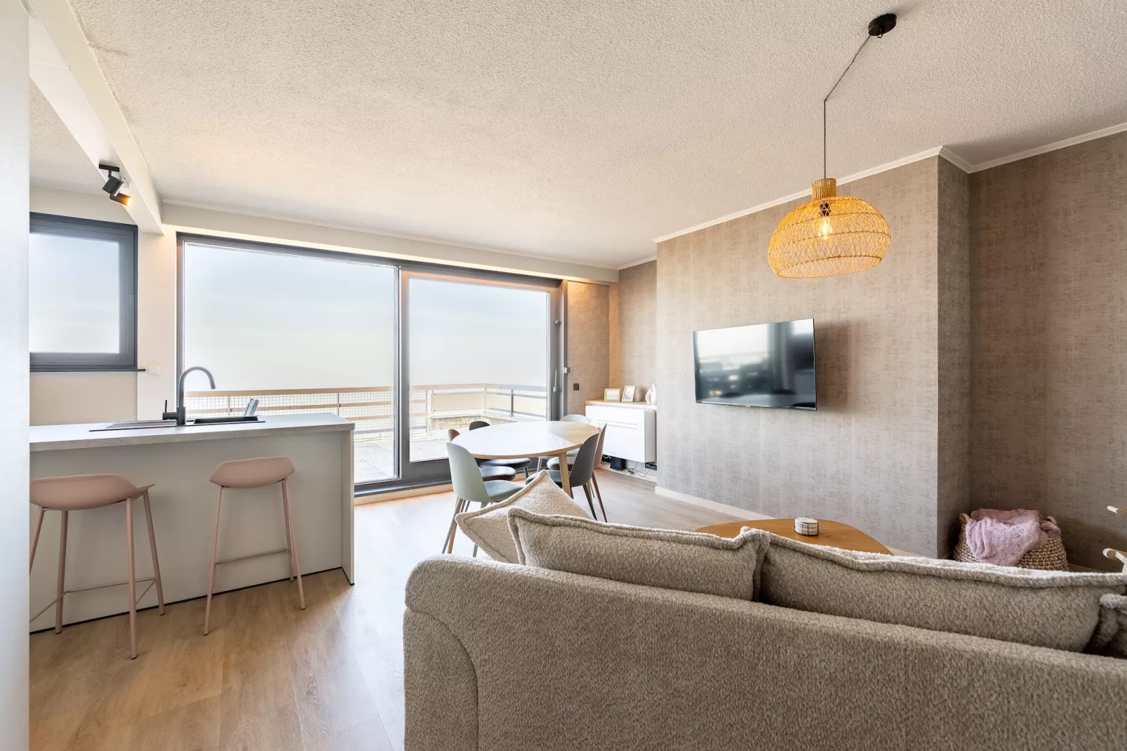 MALIBU BEACH III 11A-Woonkamer