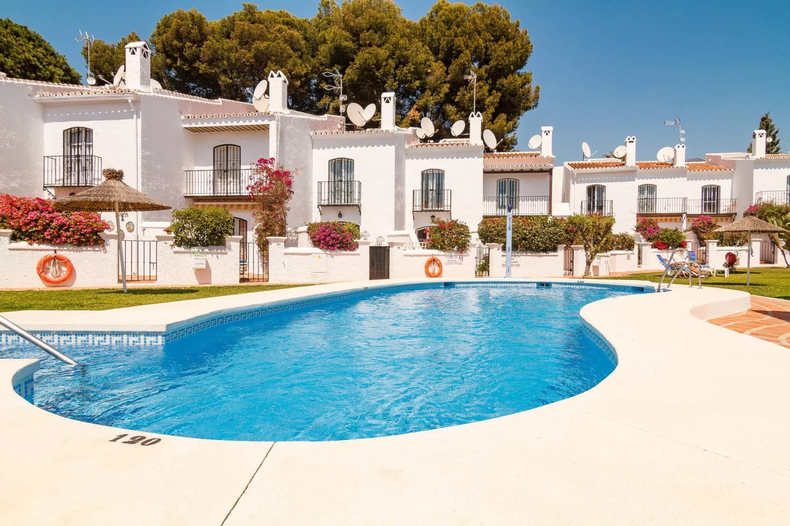 Los Pinos 25 Villas by Casasol-Zwembad