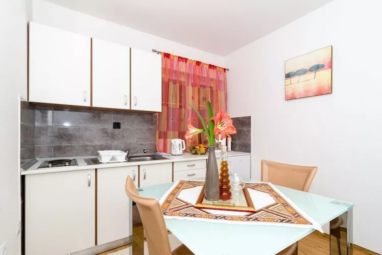 Apartment Dea - One-Bedroom Apartment with Terrace-Keuken