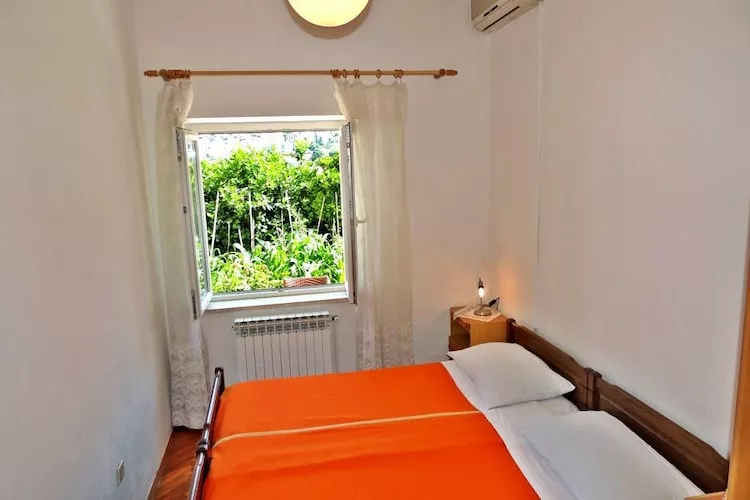 Apartments Majkovica- Twin Room with Private External Bathroom- (A)