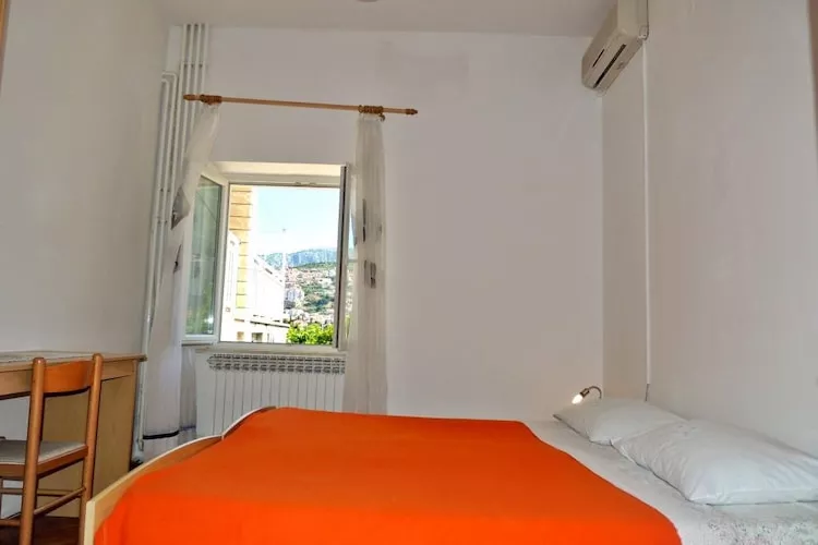 Apartments Majkovica- Double Room with Private External Bathroom-Slaapkamer
