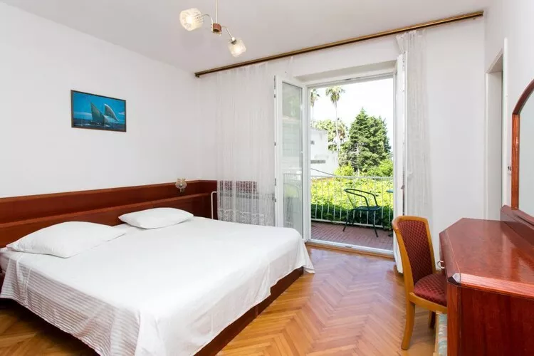 Guest House Zec -  Double or Twin Room with Balcony and Sea View-2-Slaapkamer