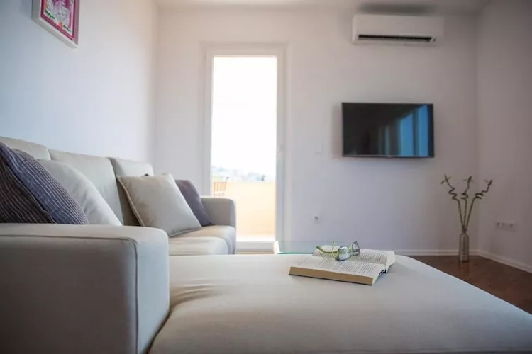 Apartments Nina - Two-Bedroom Apartment with Balcony and Sea View (Orašac)-Woonkamer
