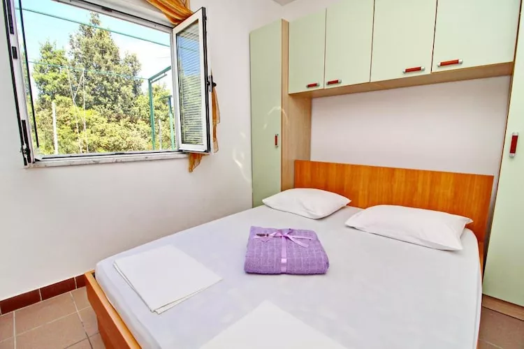 Apartments Neven - Two Bedroom Apartment with Terrace and Partial Sea View (A1)-Slaapkamer