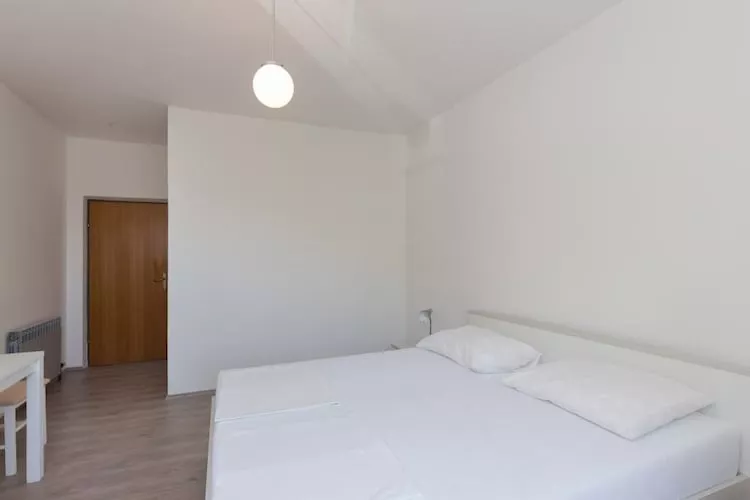 Rooms Villa Bašica - Comfort Double Room with Balcony and Sea View (Soba 3)-Slaapkamer