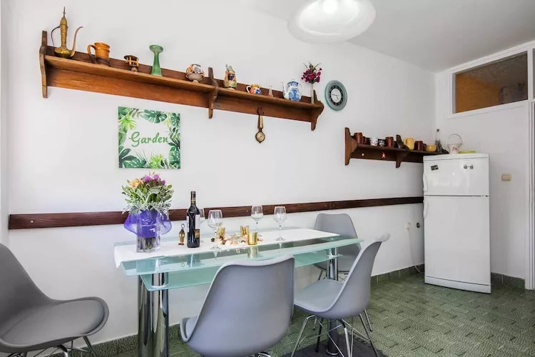 Luxury Split Center Apartment - Two Bedroom Apartment with Balcony-Eetkamer