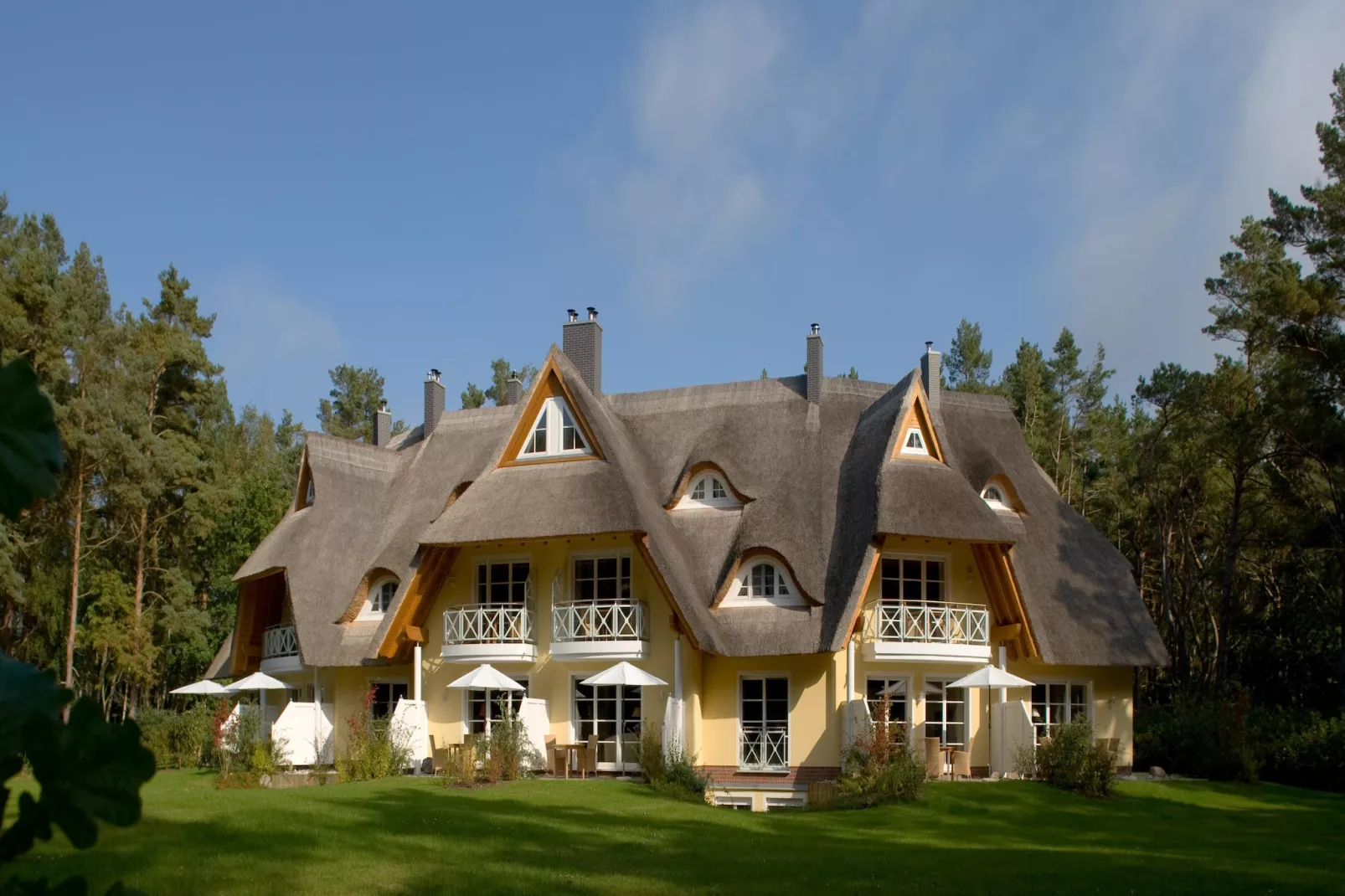 Haus Sonne - Garten Fewo - Strandhotel Fischland-Buitenkant zomer