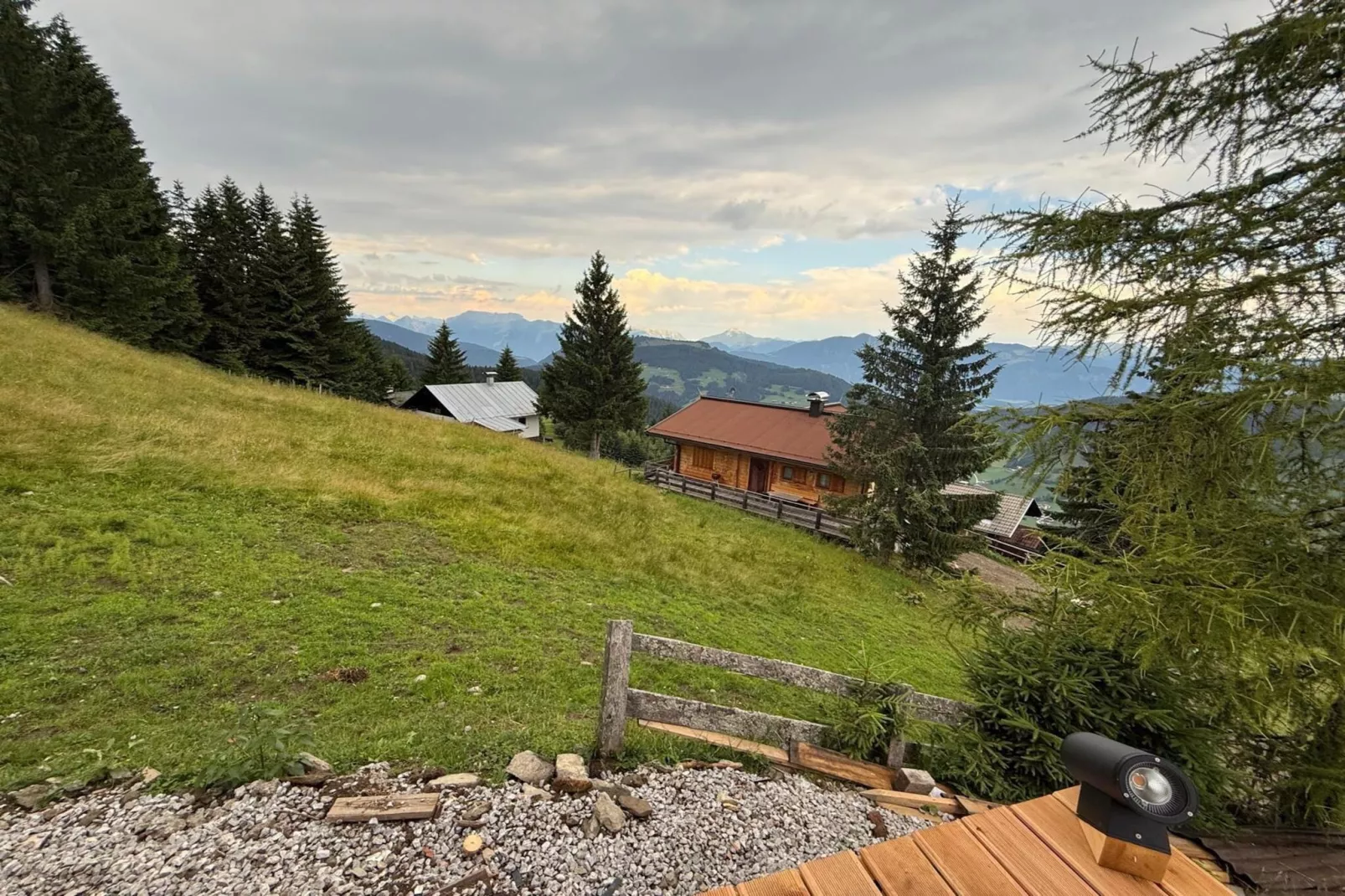 Wildschönauer Panoramahütte-Tuinen zomer
