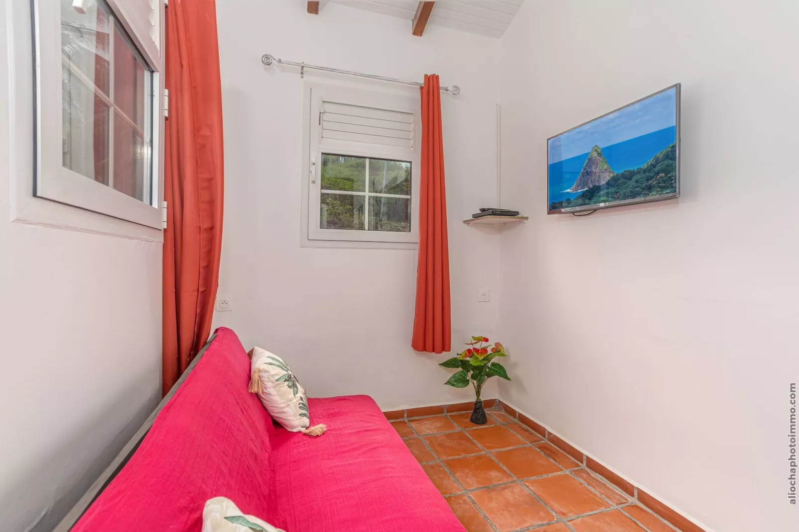 Bungalow avec piscine au cœur de la campagne Vert - Woonkamer