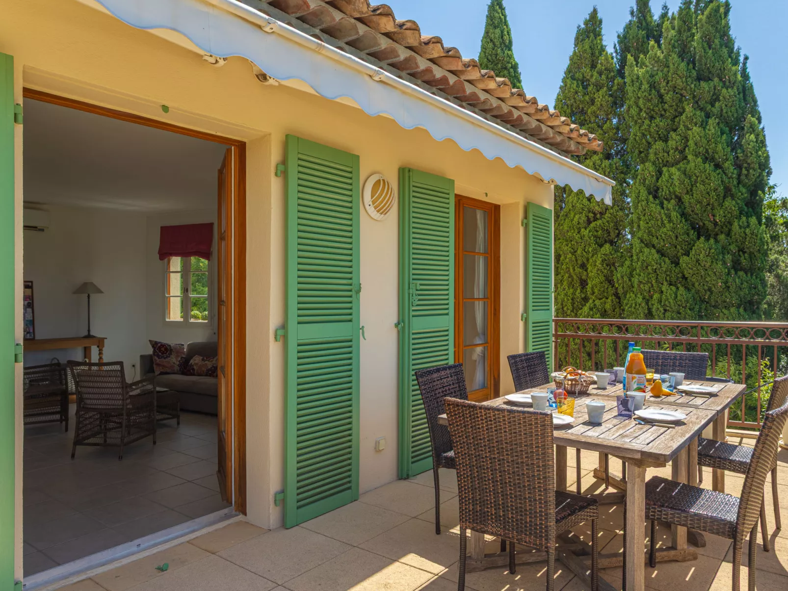 Les Terrasses de Grimaud-Buiten