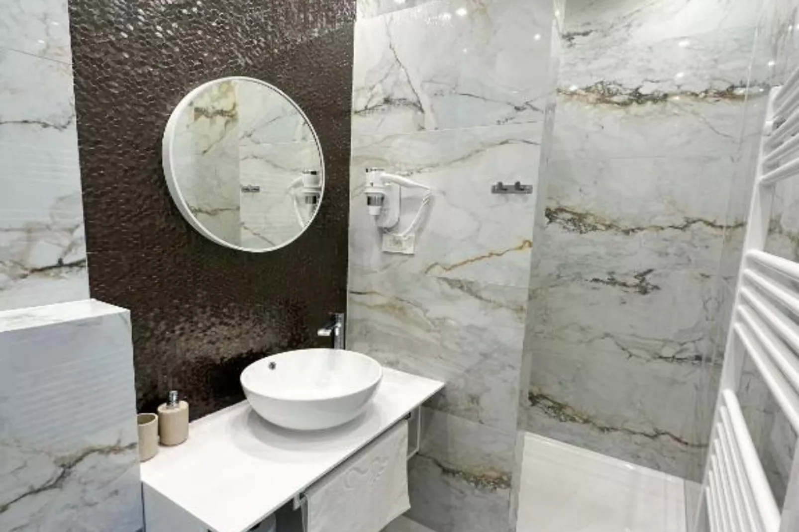 Rooms Lidija 32 - Triple Luxury Room (9)-Badkamer