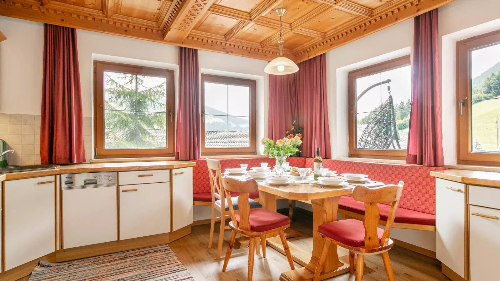 Almruhe Alpbach-Eetkamer