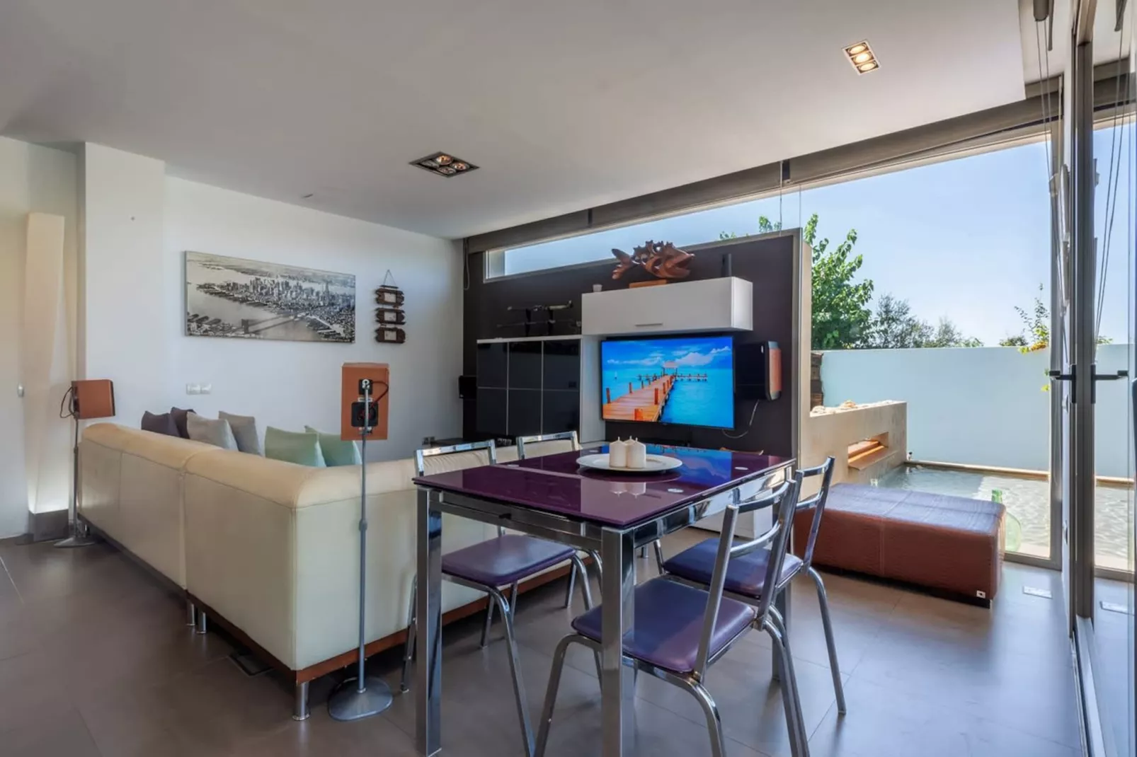Villa Almez in Mar22-Eetkamer