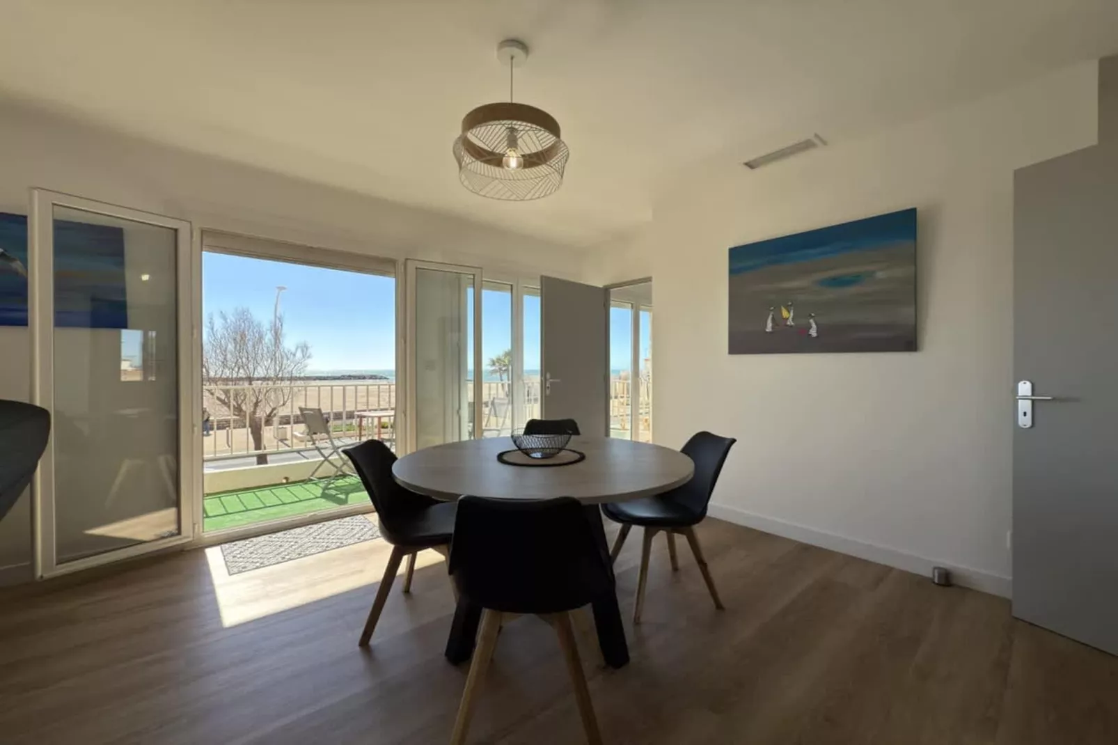 24 Balcon sur la Méd-Eetkamer