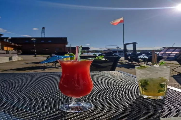 Dwa pokoje dla 4 osób-Buitenkant zomer