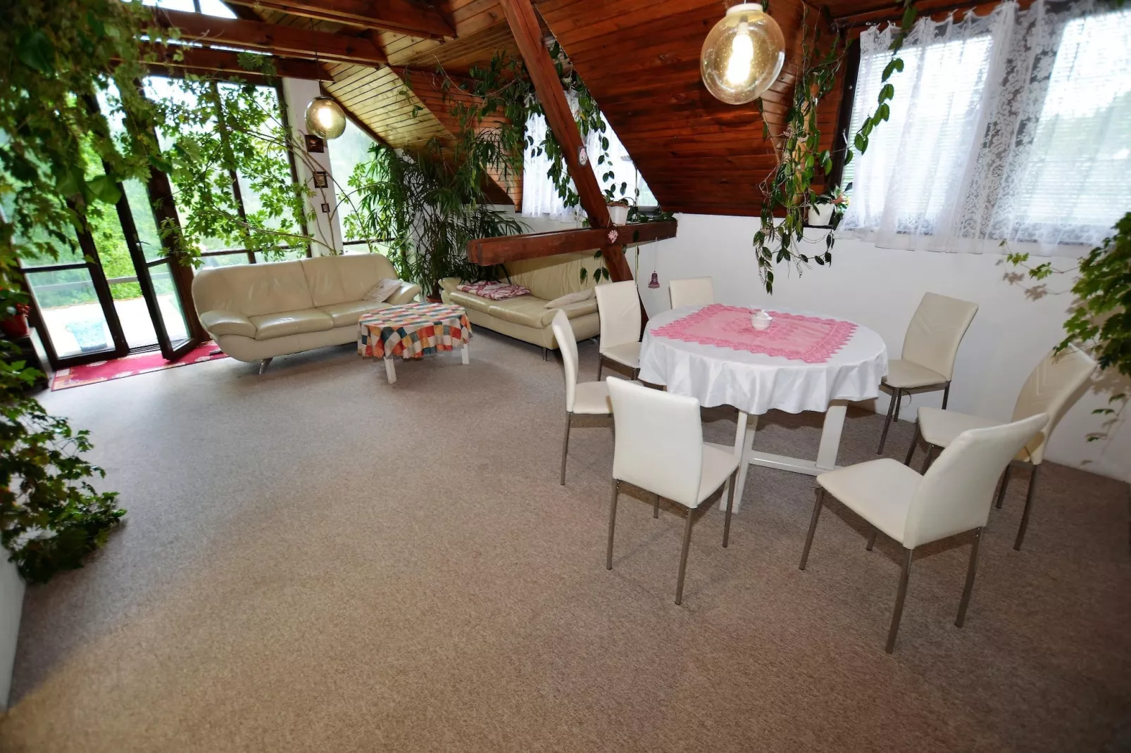 Villa Stastny-Eetkamer