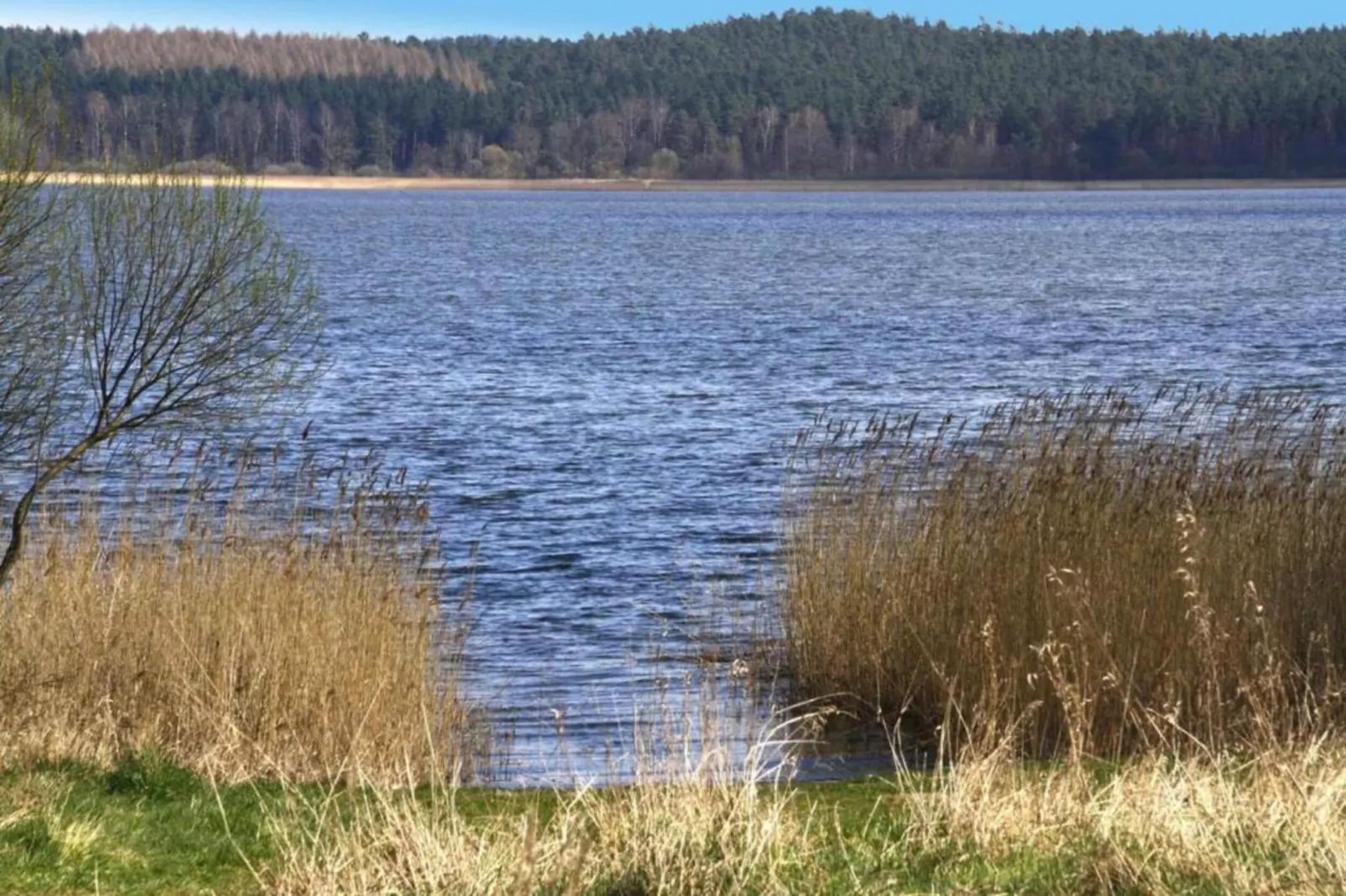 Hundefreundliches Ferienhaus am See MIT Whirlpool-Gebieden zomer 20km