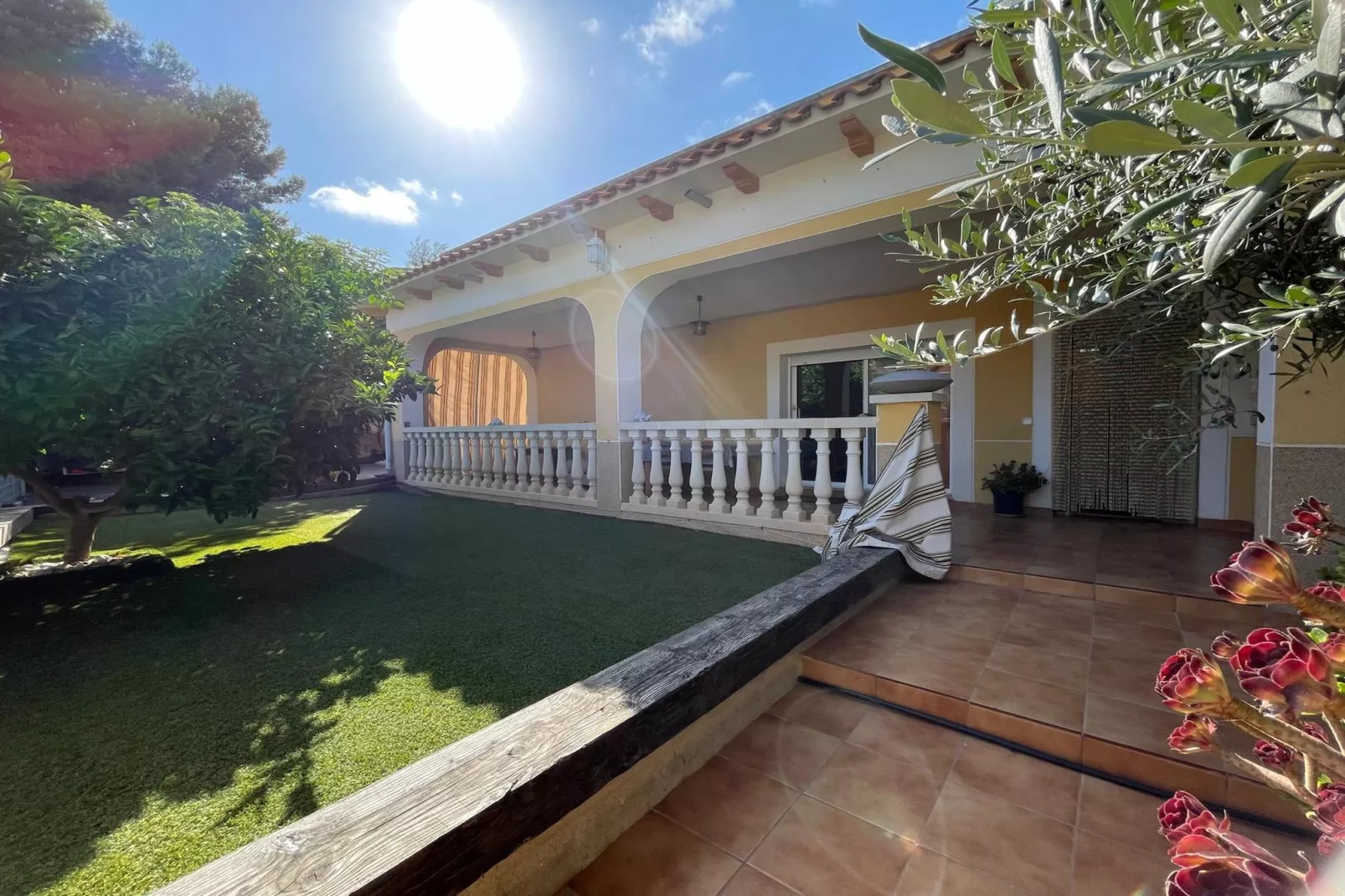Casa Crepuscle-Buitenkant zomer