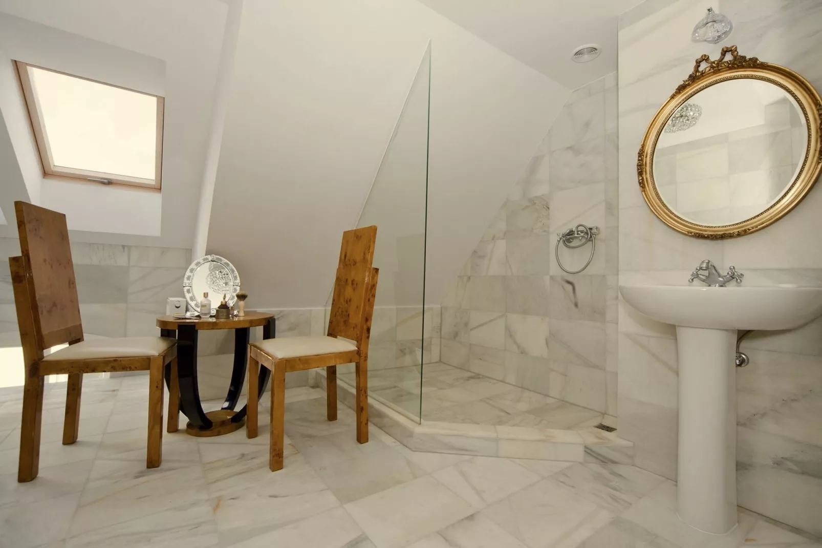 A historic manor by the sea-Badkamer