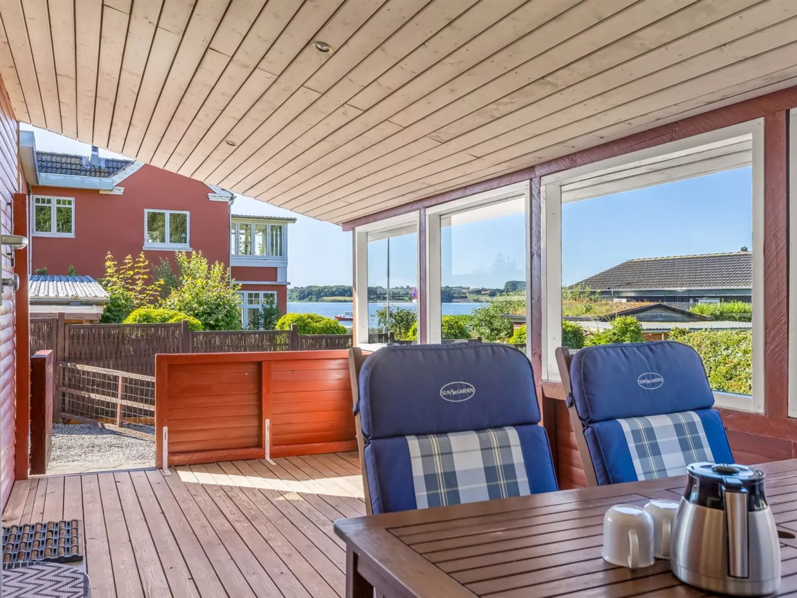"Star" - 100m from the sea-Binnen