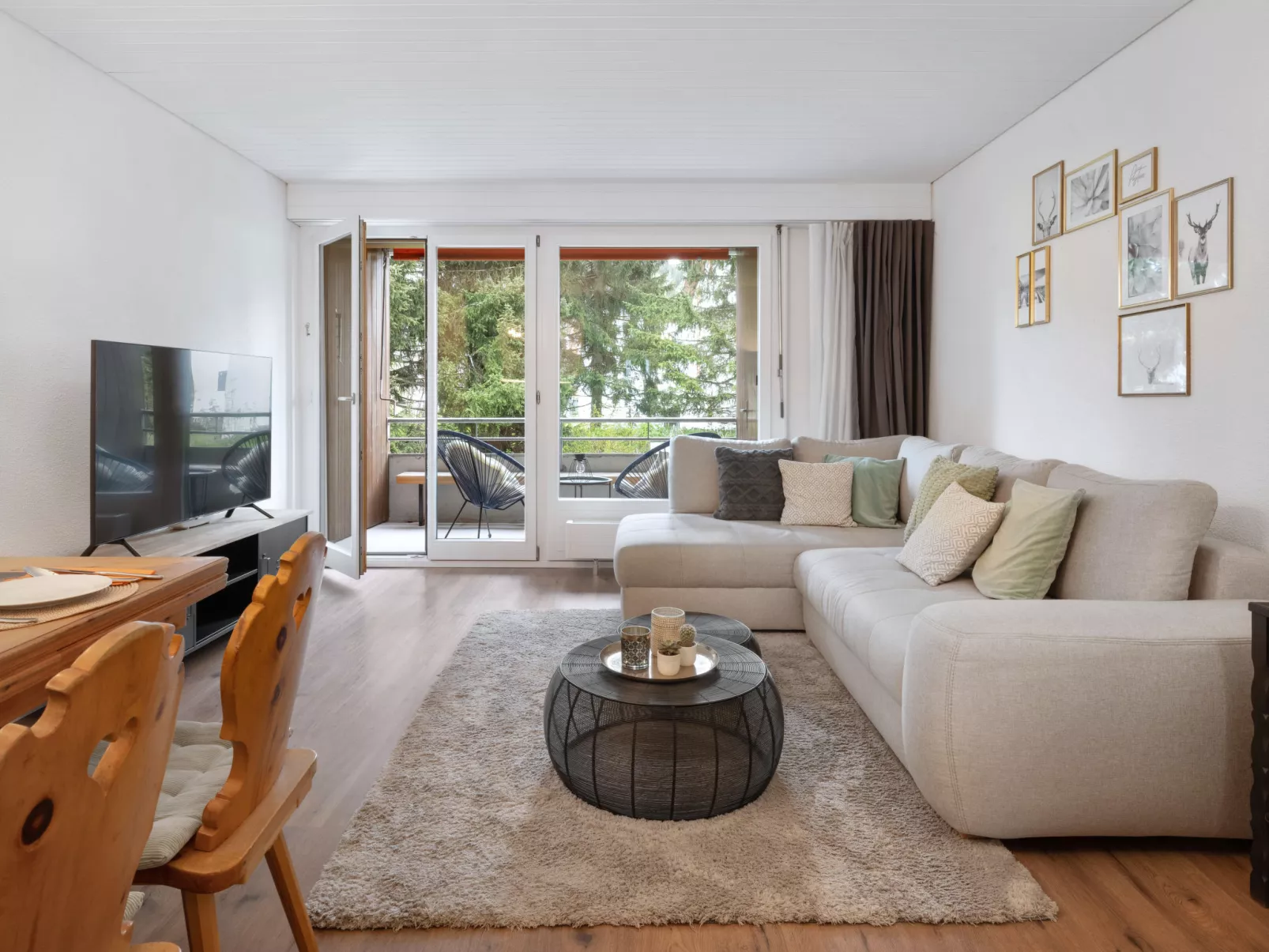 Verbena Apt 4-Binnen