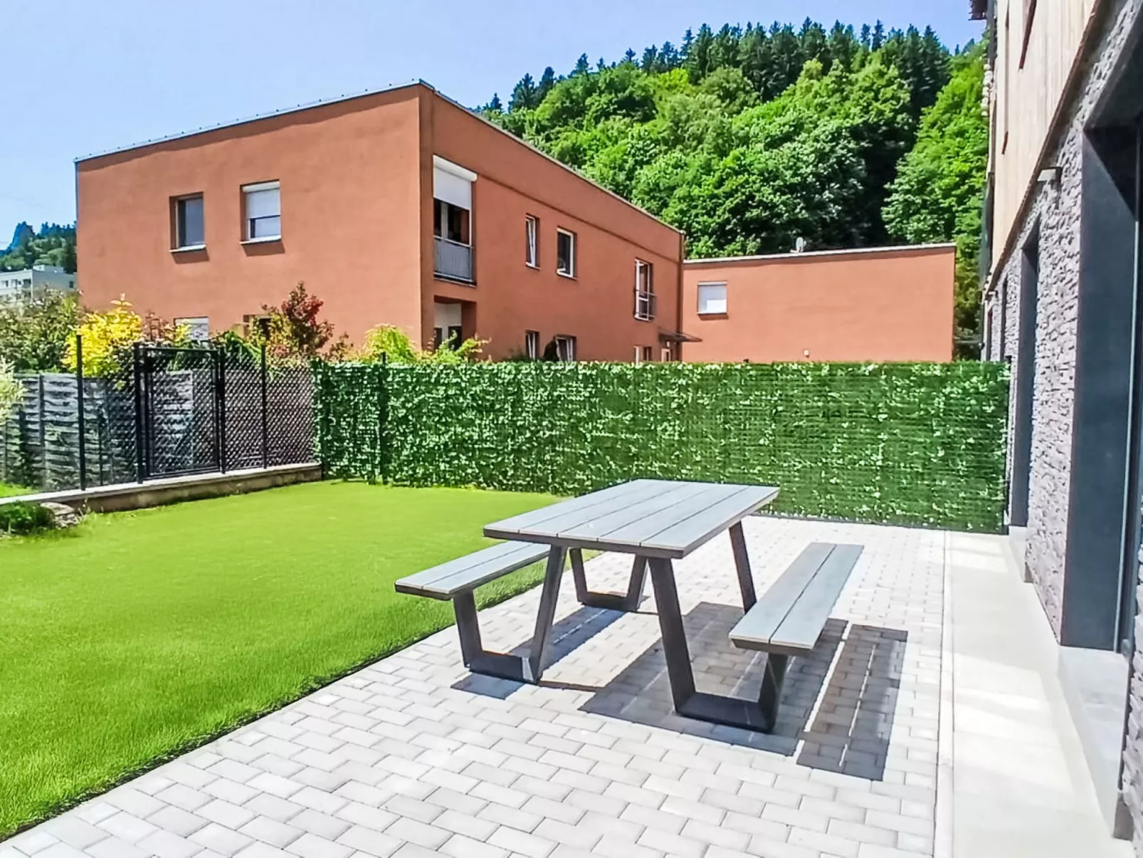 Chic Mountain Terrace Lounge-Buiten