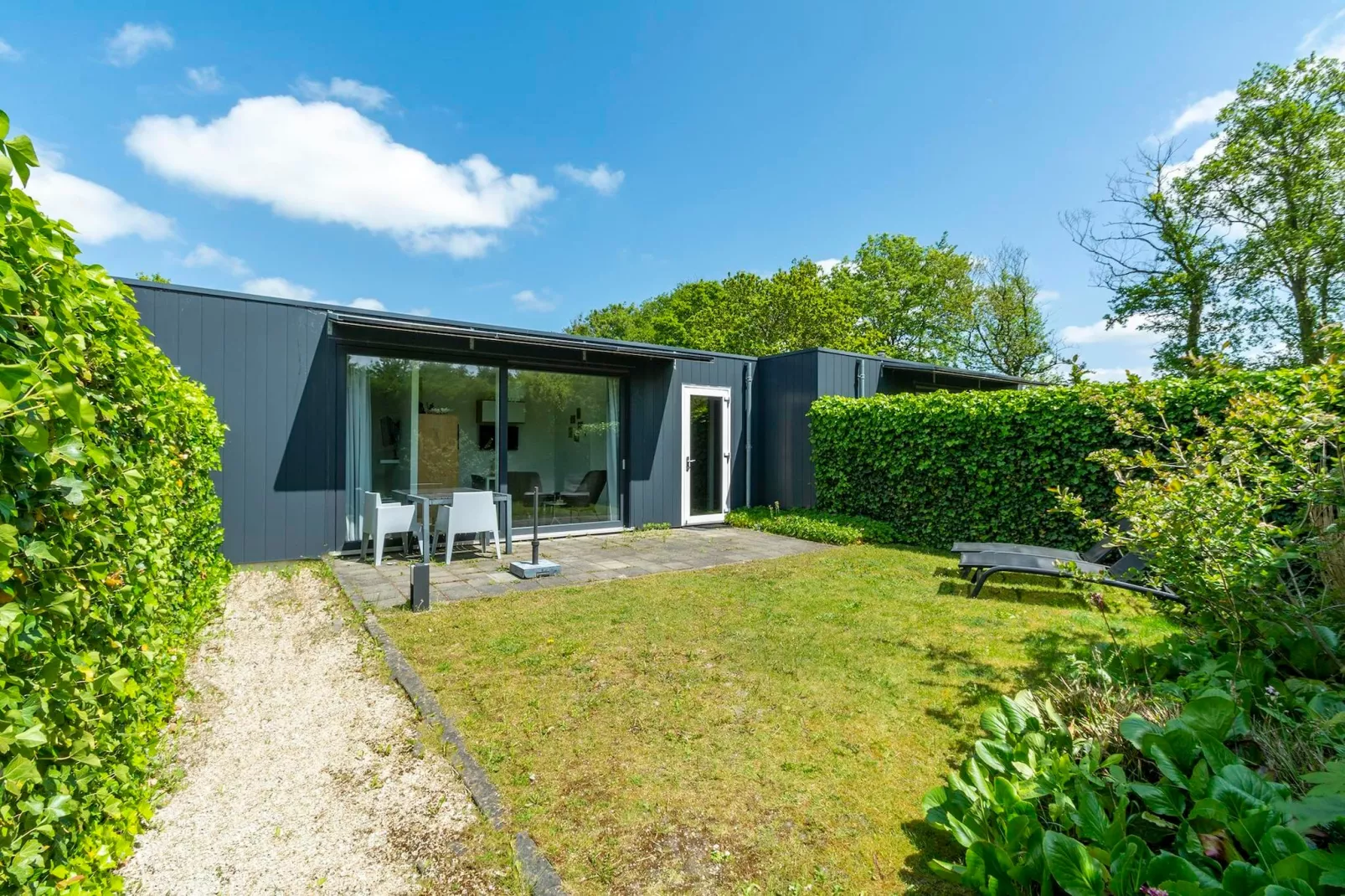 Strandhuis Uitwaayer-Tuinen zomer