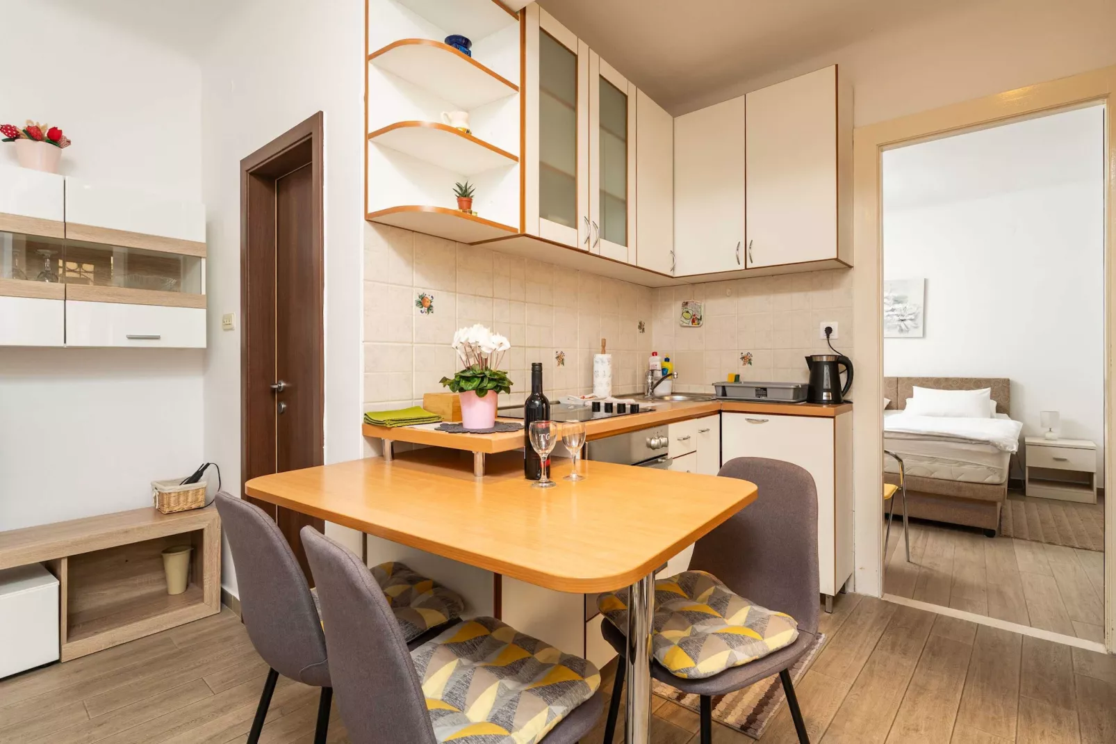 Apartment Family Tokić - One Bedroom Apartment with Terrace-Woonkamer