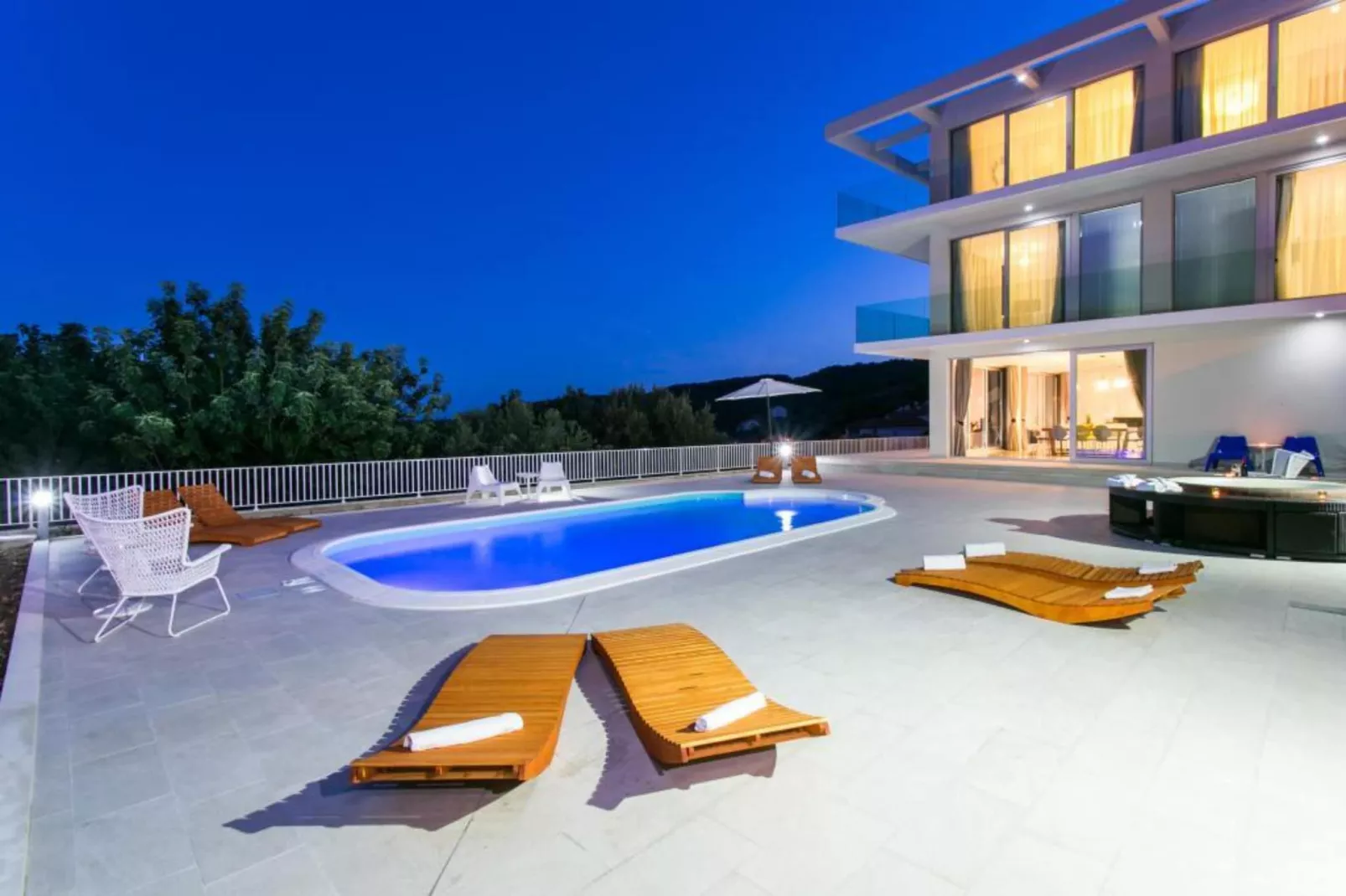 Villa Dupcic - Five-Bedroom Villa with Private Pool and Sea View-Zwembad