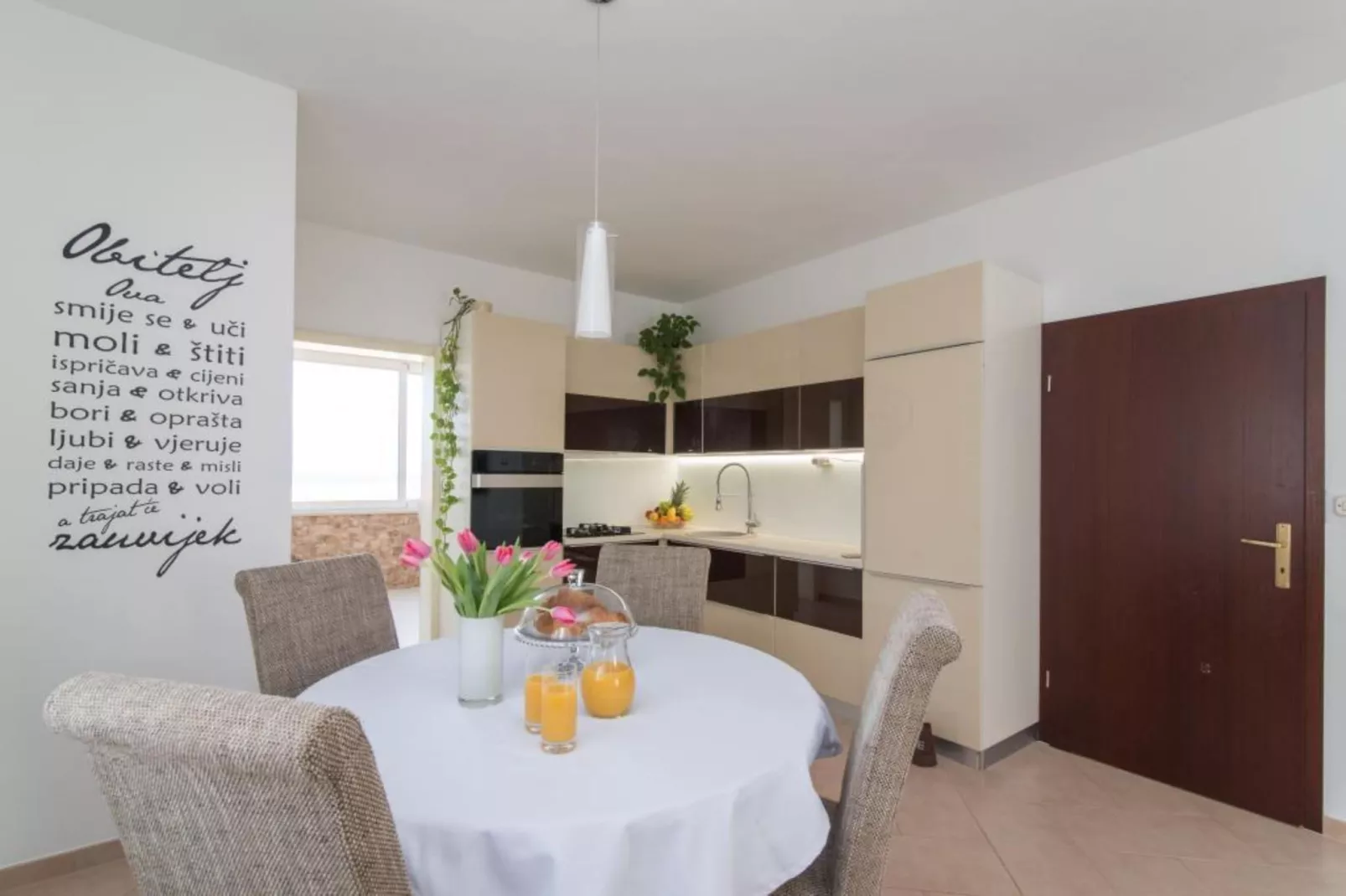 Apartment Marcela - Deluxe Two Bedroom Apartment with Terrace and Sea View-Eetkamer