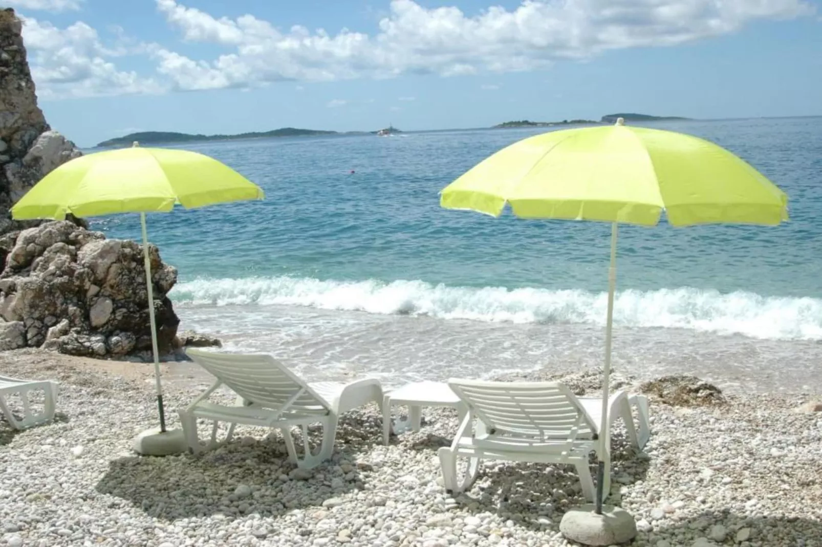 Apartments & Rooms Barišić - Double Room with Balcony and Garden View (First floor-Soba 8)-Sfeer