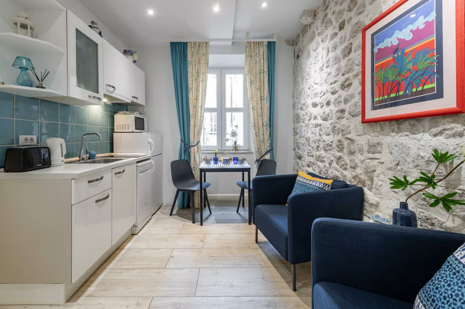 L & L Old Town Apartments - Studio Apartment ( Lacroma)-Woonkamer