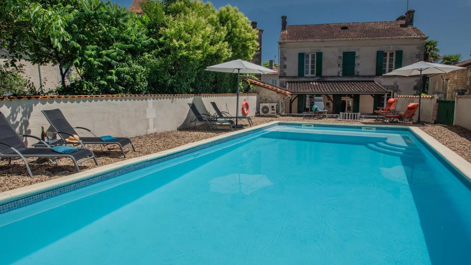 Gîtes de La Maison du Bonnesheur-Zwembad